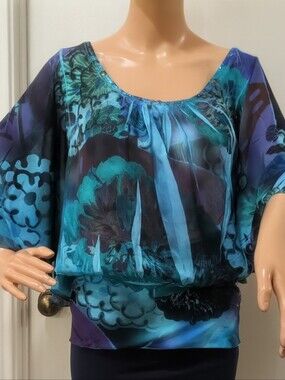 Womans Sz M Vibrant Blues&Blacks featuring Butterfly Sleeves, Scoop Neck B.L.E.U